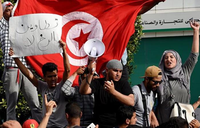 قيادي في "نداء تونس" يكشف عن توقيت تعديل الدستور وتقليص سلطات رئيس الوزراء