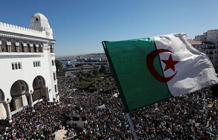 برلماني جزائري: مطالب المعارضة "غير دستورية" ولسنا في وضع انتقالي