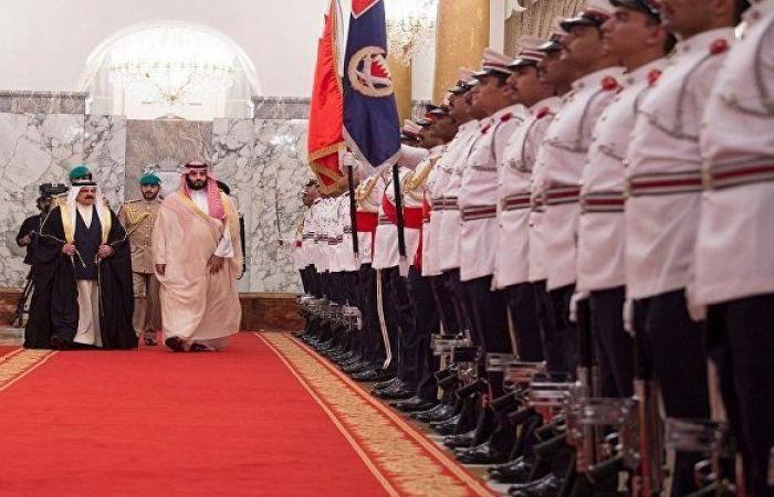 الملك سلمان يقوم بزيارة "مفاجئة" إلى البحرين