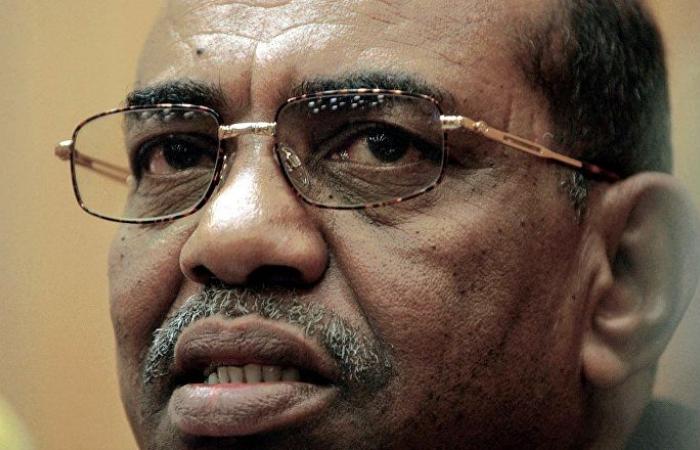 "حتى لا يكبر رأس الرئيس"... برلماني سوداني يحدد طريقة نصح البشير