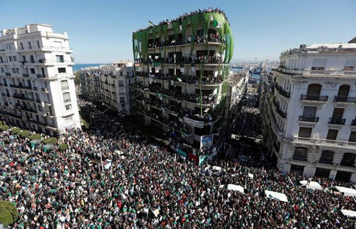رئيس تحرير صحيفة جزائرية: الشعب خرج في الجمعة السابعة لتأييد الجيش