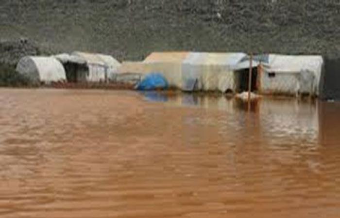 بالفيديو : ريف إدلب.. مياه الأمطار تغمر آلاف الخيام وتزيد معاناة النازحين