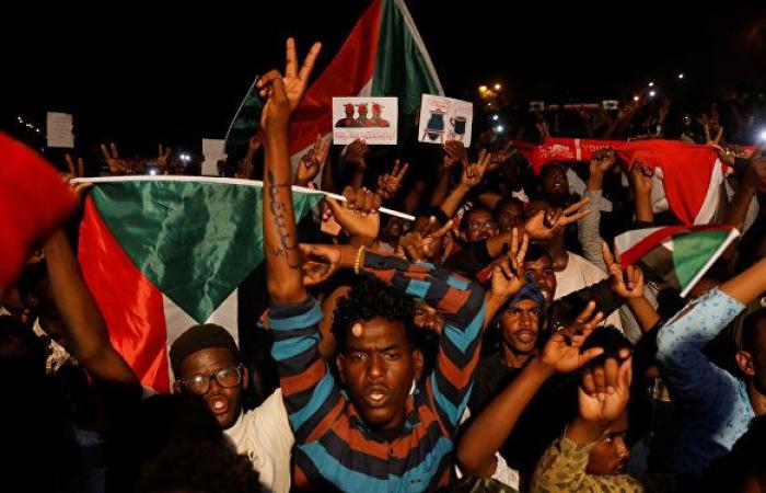 جنود أم مدنيون... صحيفة أمريكية: رقصة دقيقة حول من سيقود السودان