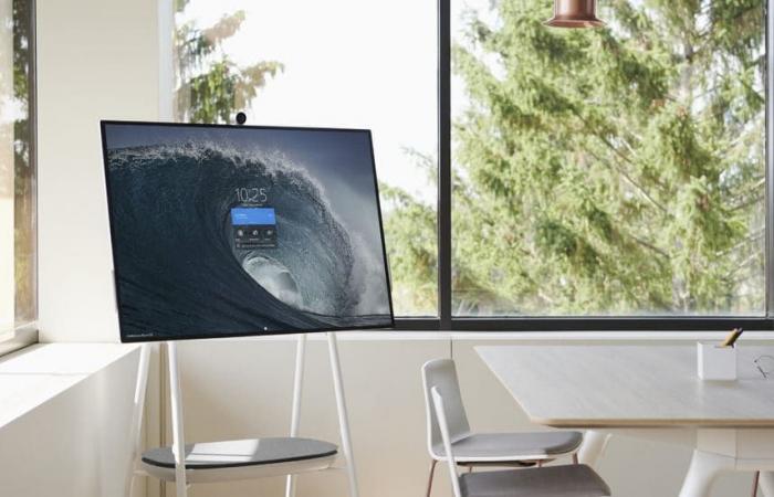 مايكروسوفت تطلق Surface Hub 2S