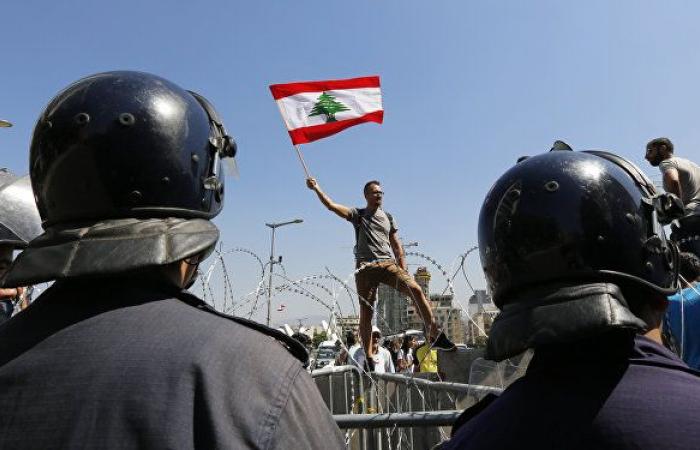 اقتصادي لبناني: أربعة عوامل تساهم في الخروج من الأزمة الاقتصادية