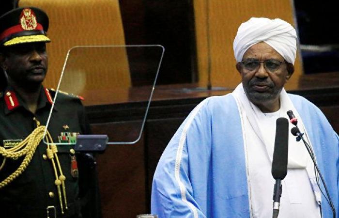 بنك السودان المركزي يحدد سعر العملة بـ 45 جنيها للدولار