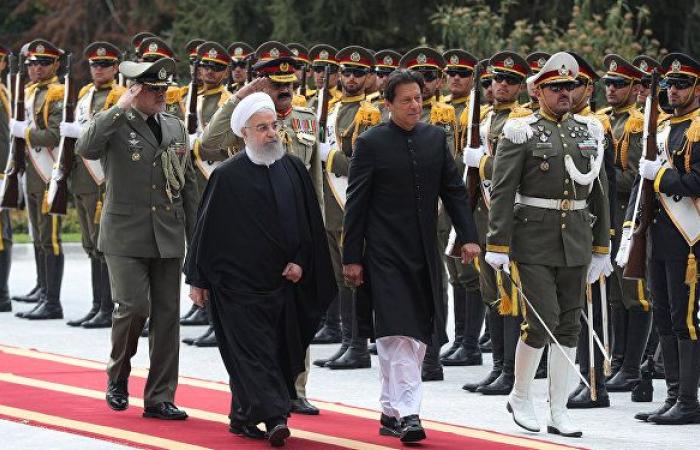 روحاني يعلن تشكيل قوات عسكرية مشتركة مع باكستان... وعمران خان يسعده