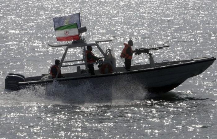 الحرس الثوري الإيراني يبعد قوة من البحرية الإماراتية كانت تسعى لاستعادة سفينة تهريب