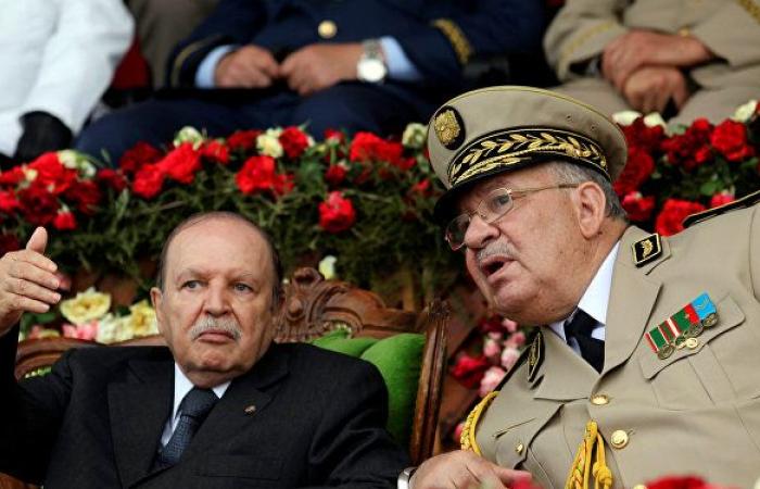 قايد صالح يتهم أطرافا في الجزائر بـ"بيع ضمائرهم"