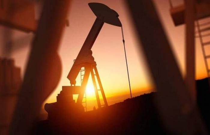 هبوط أسعار النفط مع زيادة المخزونات والإنتاج الأمريكي