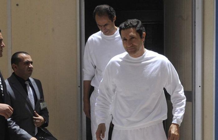 علاء مبارك يطلب "واسطة" للسفر خارج مصر