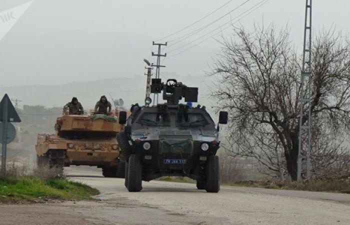 50 مدرعة عسكرية تنقل قوات الكوماندوز من تركيا إلى الحدود السورية