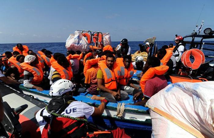 ليبيا... إنقاذ 80 مهاجر غير شرعي بينهم ثلاثة أطفال قبالة السواحل الليبية