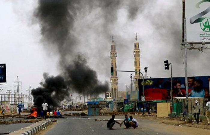 السودانيون يعلنون العصيان... ونشطاء: "العسكري" فاقد للشرعية