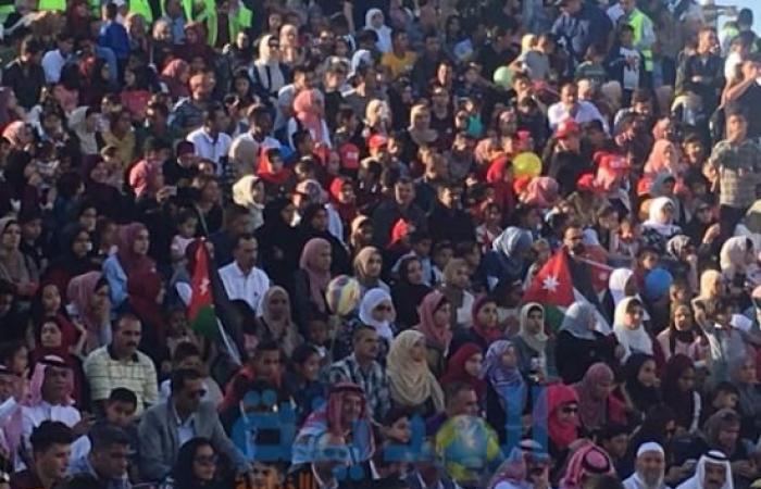 صور : اهازيج ودبكات شعبية بمشاركة وزراء ونواب واعيان في حدائق الحسين احتفالا بعيد الجلوس الملكي