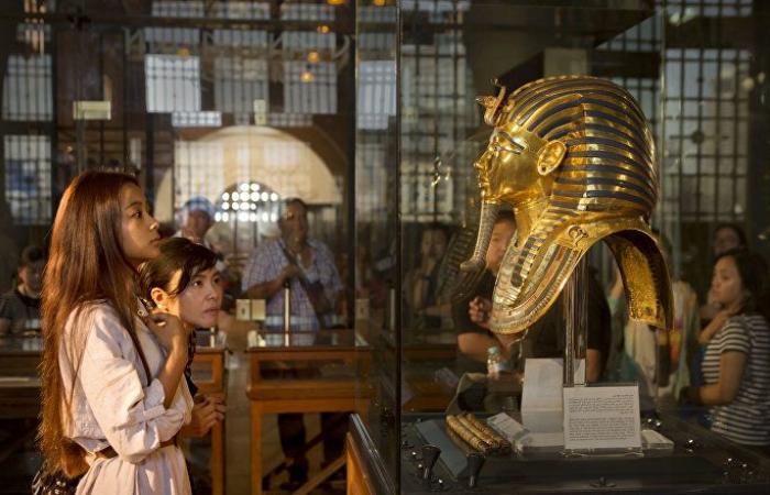 مصر تطالب بريطانيا بوقف بيع رأس تمثال منسوب للملك توت عنخ آمون
