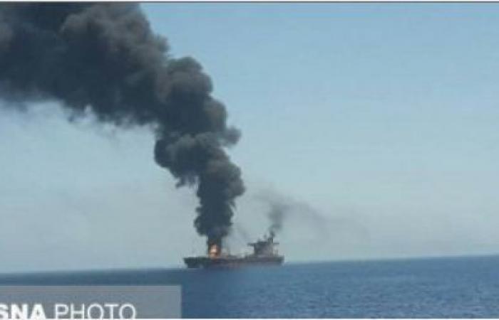 فزع عالمى بعد انفجار ناقلتى نفط فى خليج عمان.. وتعليقات من البحرية البريطانية والأمريكية واليبانية.. والنفط يرتفع