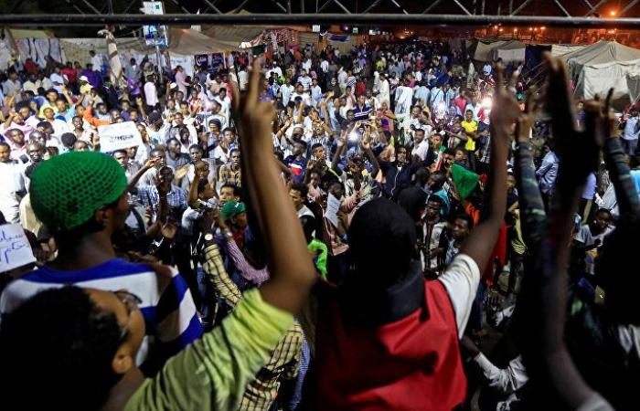 التظاهرات تعود للسودان و"العسكري" لم ينفذ شروط الاتفاق... هل فشلت الوساطة الإثيوبية