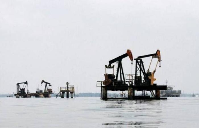 محدث.. أسعار النفط ترتفع 3% مع تزايد التوترات الجيوسياسية