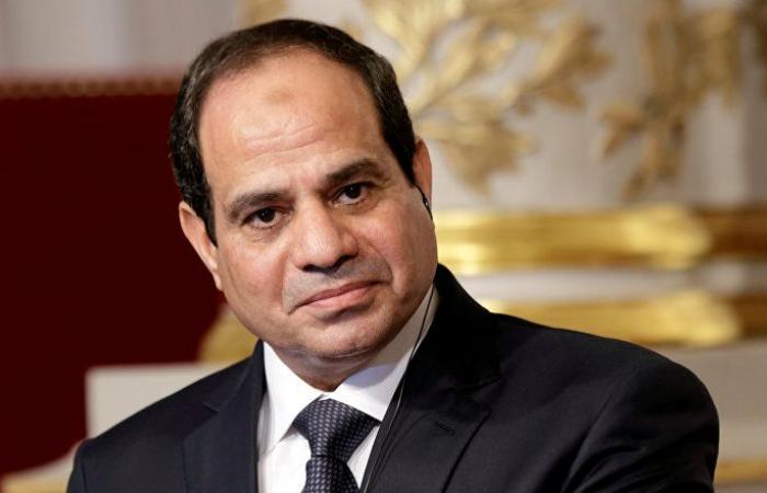 الرئيس المصري يعلق على فعله المشجعين في المدرجات (صور+فيديو)
