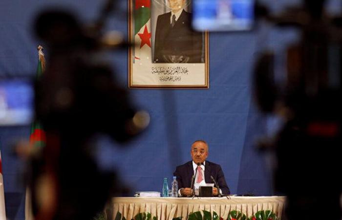 برلماني جزائري: لا مساس بالدستور وتغيير الحكومة هو الأقرب