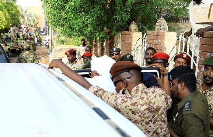 العسكري السوداني: الناس قتلوا بعضهم بسبب الإنترنت... وتم قطعها منعا لحرب أهلية