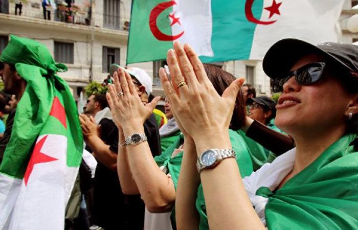 في عيد الاستقلال... الشارع الجزائري بين مبادرة الرئيس وندوة المعارضة