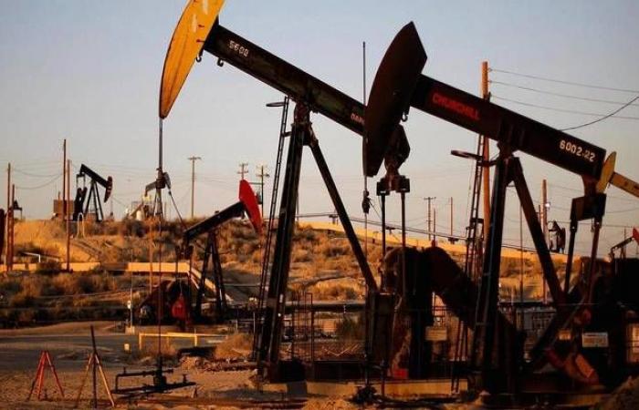 مخزونات النفط الأمريكية تهبط بأقل من التوقعات