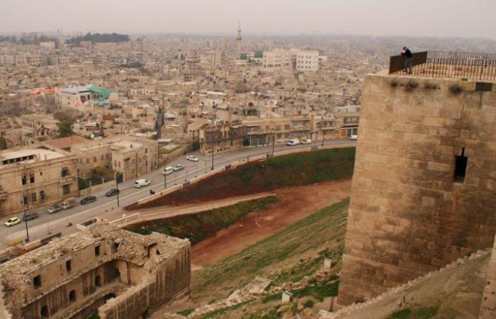 مقتل ثلاثة أشخاص بانهيار سقف جامع على المصلين في حلب شمالي سوريا