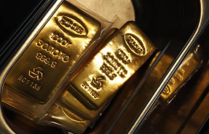أسعار الذهب تتراجع عالمياً لكن لاتزال عند أعلى مستوى بـ6سنوات