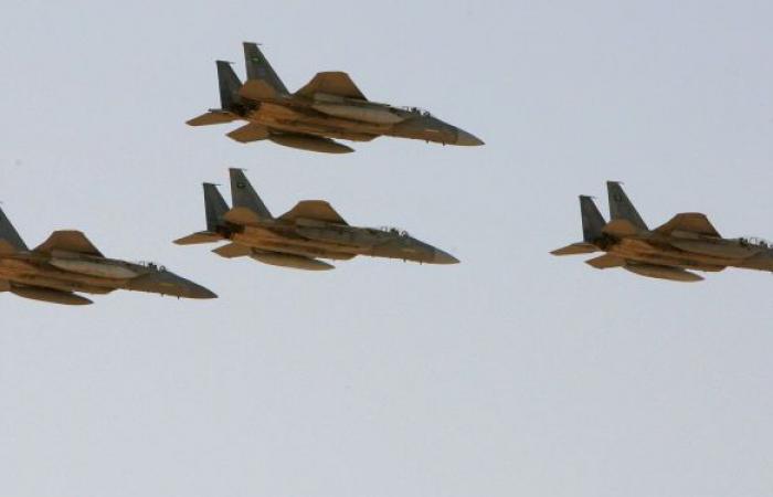 "أنصار الله" يعلنون شن هجمات على قاعدة الملك خالد الجوية في عسير بطائرات مسيرة