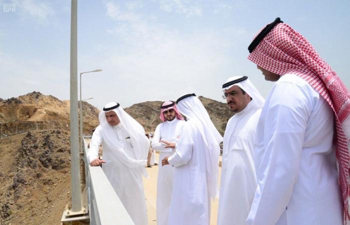 بالصور..رئيس شركة المياه السعودية يتفقد رفع كفاءة سد وادي بيش