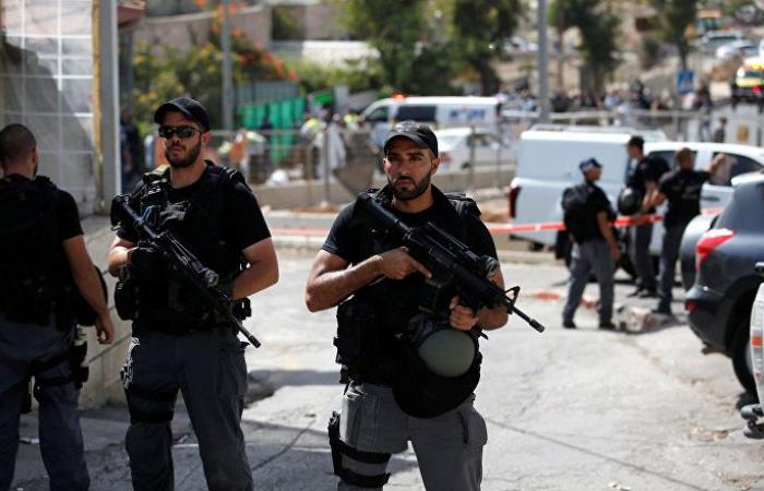بالفيديو... صبيان فلسطينيان يطعنان شرطيا إسرائيليا ومقتل أحدهما