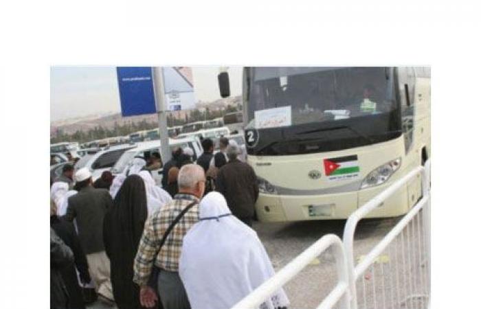 وصول 27 حافلة لحجاج 48 إلى الأراضي الأردنية
