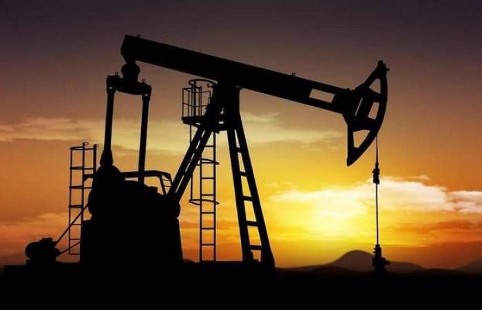 صعود أسعار النفط مع توقعات انخفاض المخزونات الأمريكية