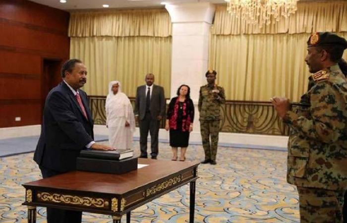 محدث..رئيس وزراء السودان يعلن تشكيل الحكومة الجديدة