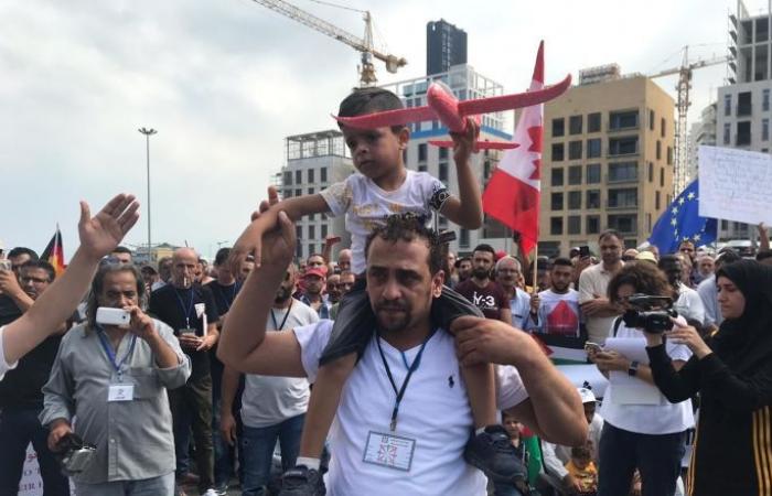 بالفيديو والصور... تظاهرة حاشدة للاجئين الفلسطينيين في بيروت طلبا للجوء إلى الدول الأوروبية