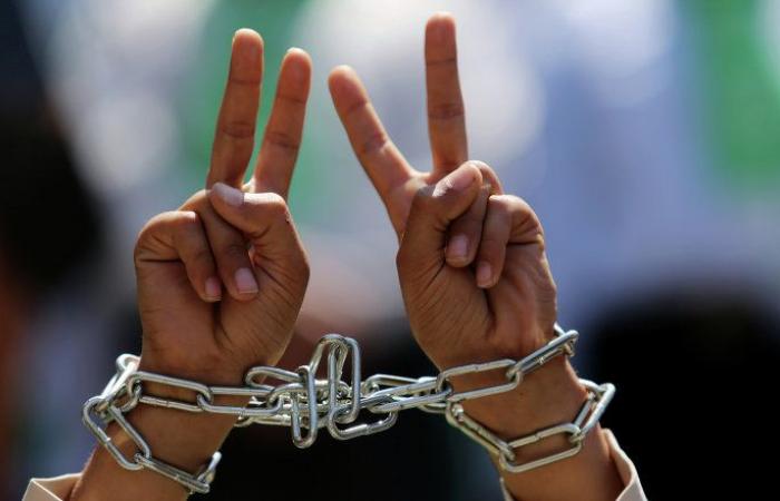 قرابة 100 أسير فلسطيني يواصلون الإضراب في السجون الإسرائيلية