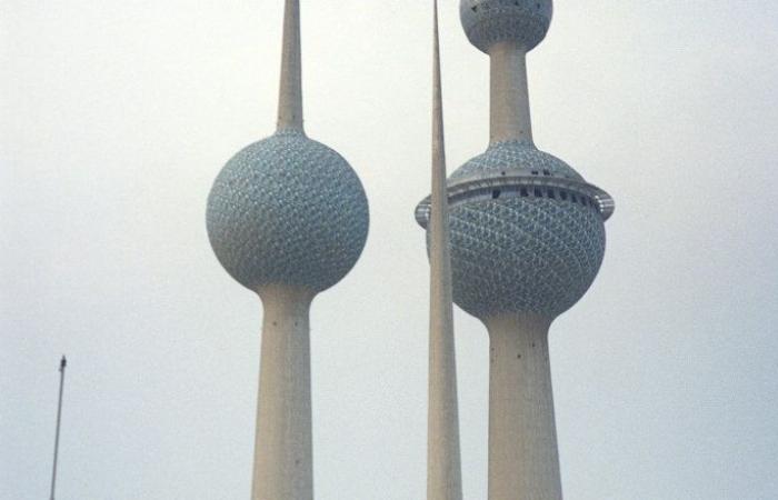 لم يرفرف العلم هنا منذ قرن تقريبا... الكويت تشهد حدثا هو الأول من نوعه في تاريخها