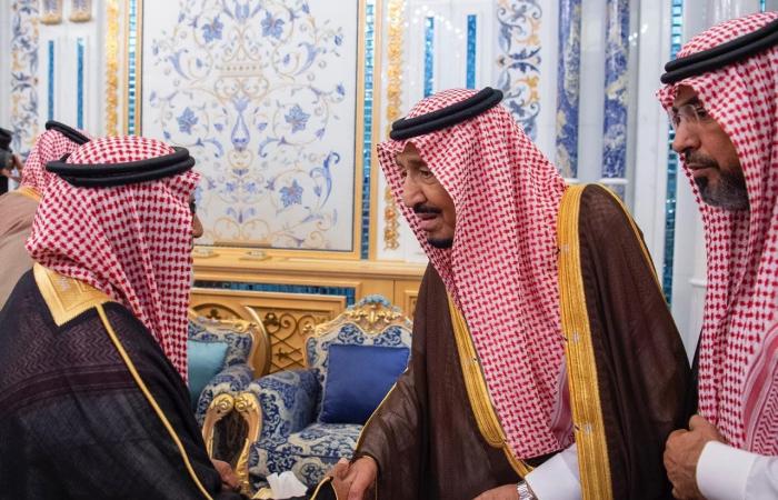 بالصور..الملك سلمان وولي العهد يستقبلان أسرة اللواء عبد العزيز الفغم