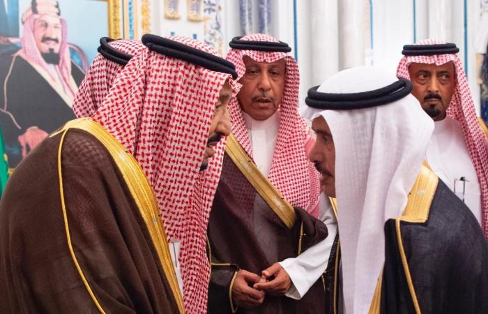 بالصور.. الملك سلمان وولي العهد يستقبلان أسرة اللواء عبدالعزيز الفغم