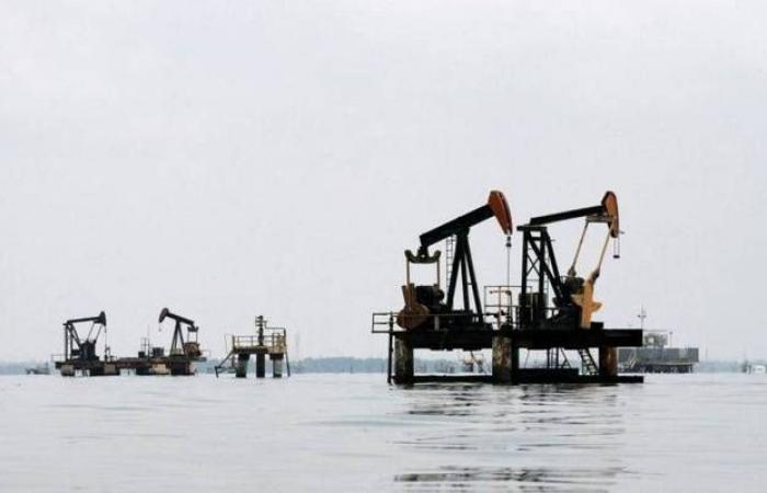 وكالة الطاقة تخفض توقعات نمو الطلب العالمي على النفط 