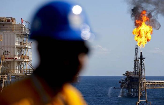 أسعار النفط تواصل تراجعها مع المخاوف التجارية
