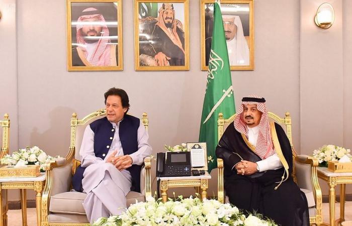بالصور..رئيس وزراء باكستان يصل الرياض في زيارة رسمية
