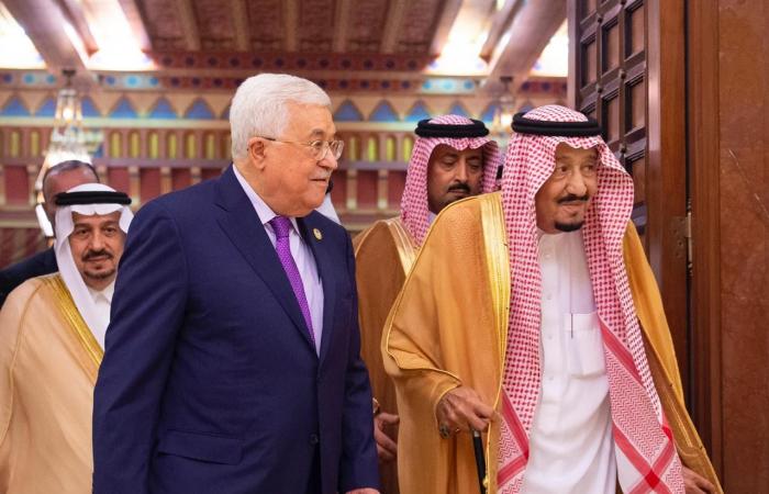 بالصور.. الملك سلمان يعقد جلسة مباحثات مع الرئيس الفلسطيني