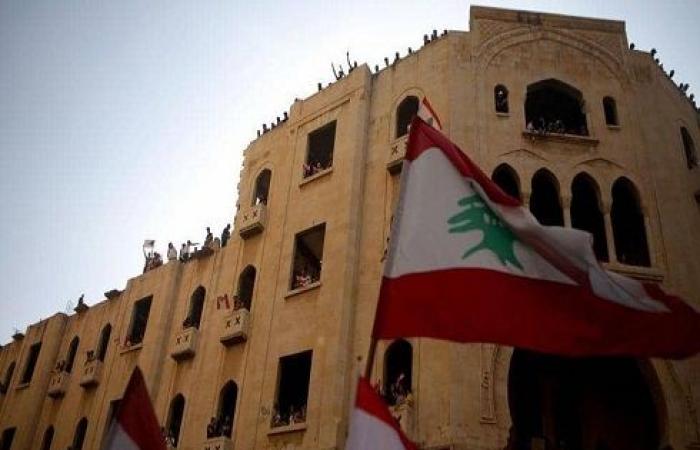 مصارف لبنان تغلق أبوابها على خلفية الاحتجاجات