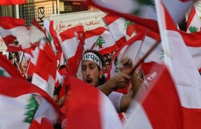 لبنان.. دعوات للإضراب العام ومواصلة التظاهر