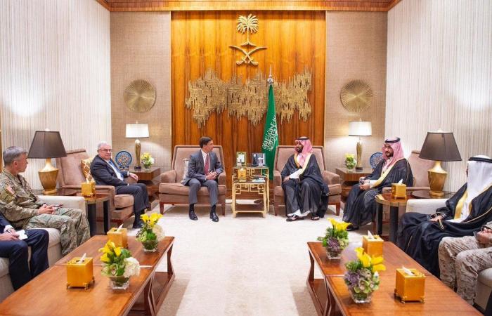 ولي عهد السعودية يبحث سُبل التعاون مع وزير الدفاع الأمريكي