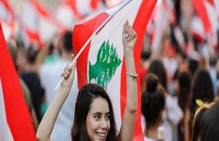 احتجاجات لبنان تدخل يومها السابع بالدعوة إلى إضراب عام