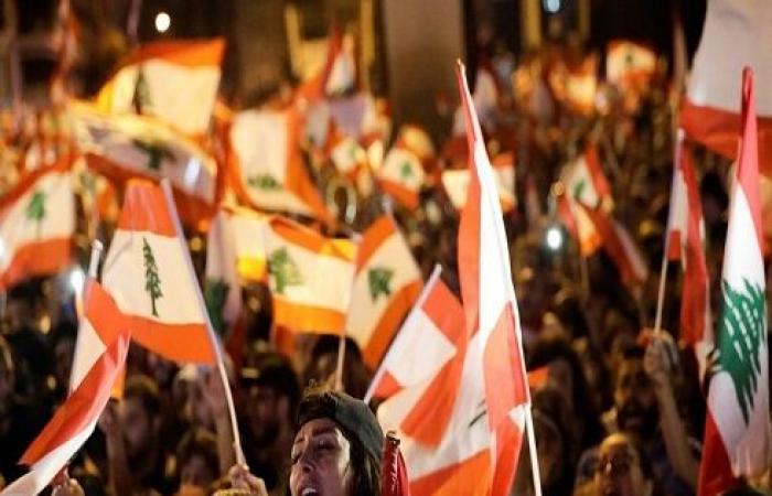 "هناك دائما ربيع عربي": كيف عمت الاحتجاجات لبنان؟